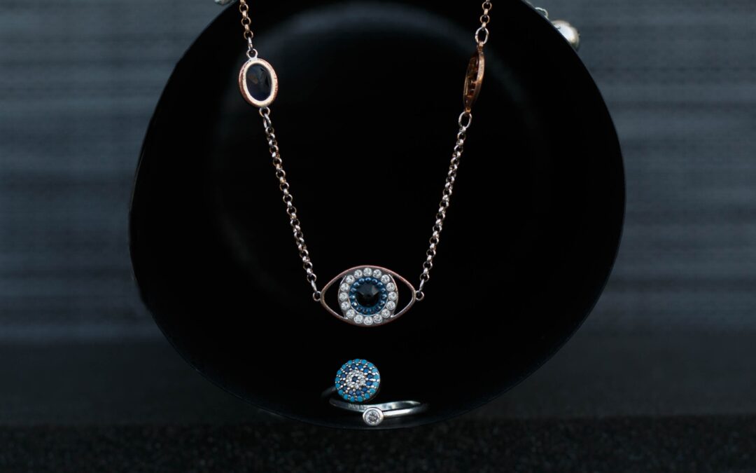 Glistening Trends: The Rise of Popular Women’s Fashion Jewelry in 2023